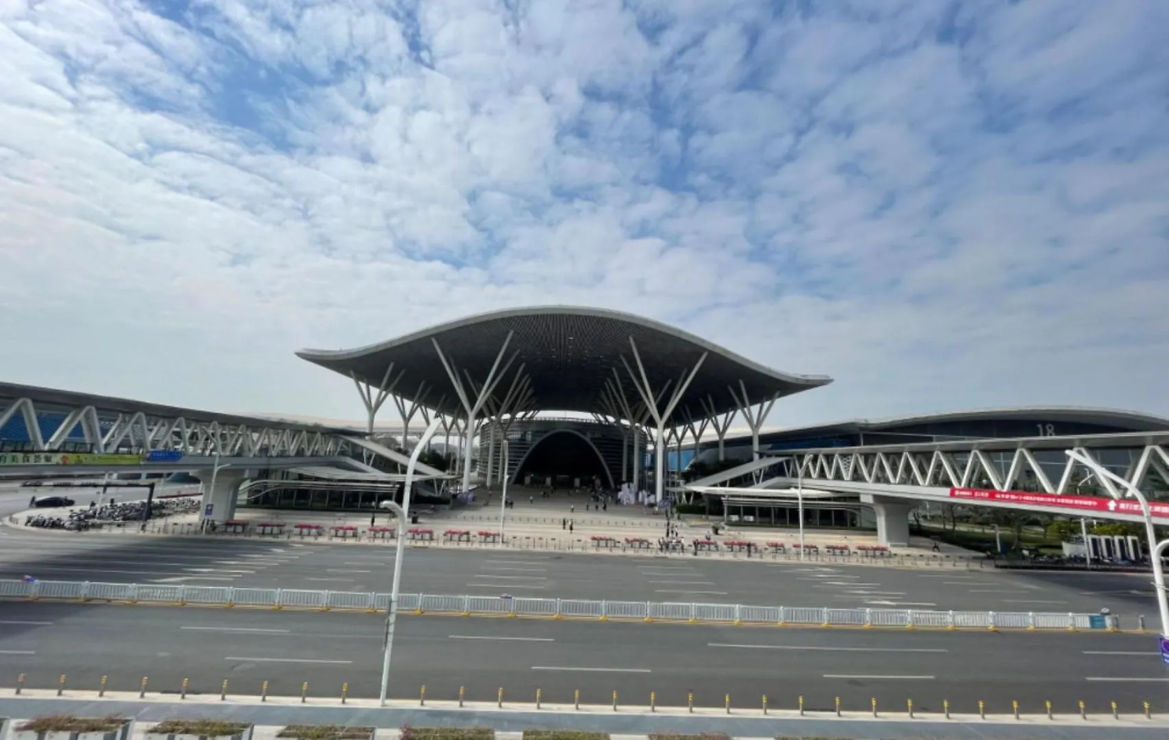 Royal Executive Apartment, Shenzhen World Exhibition & Convention Center, Nearby Shenzhen World North Metro St Ation Lägenhetshotell